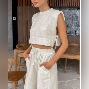 Utility linen two piece set - Commense
Brand new